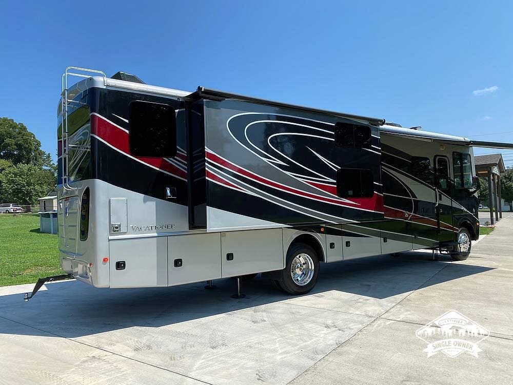 Contact us now about this 2017 Holiday Rambler Vacationer 36H! 2017 Vacationer 36H by Holiday Rambler from Pop RVs in Whitesburg, Tennessee