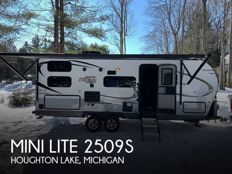 Used 2020 Rockwood Mini Lite 2509S available in Houghton Lake, Michigan