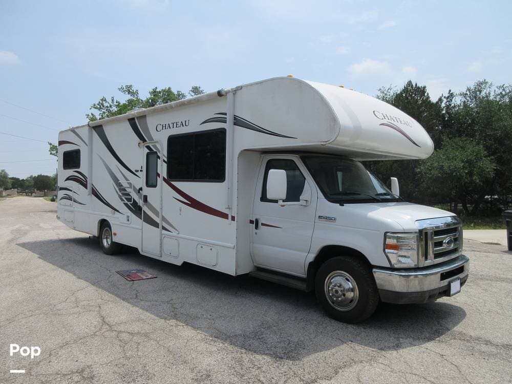 Call now about this 2013 Thor Motor Coach Chateau 31F! 2013 Thor Motor Coach Chateau 31F - Used Class C For Sale by Pop RVs in Austin, Texas features Generator, Awning, Slideout, Air Conditioning