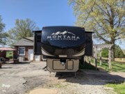 Call now about this 2017 Keystone Montana High Country 375FL! 2017 Keystone Montana High Country 375FL - Used Fifth Wheel For Sale by Pop RVs in Cedar Hill, Missouri features Leveling Jacks, Air Conditioning, Slideout, Awning