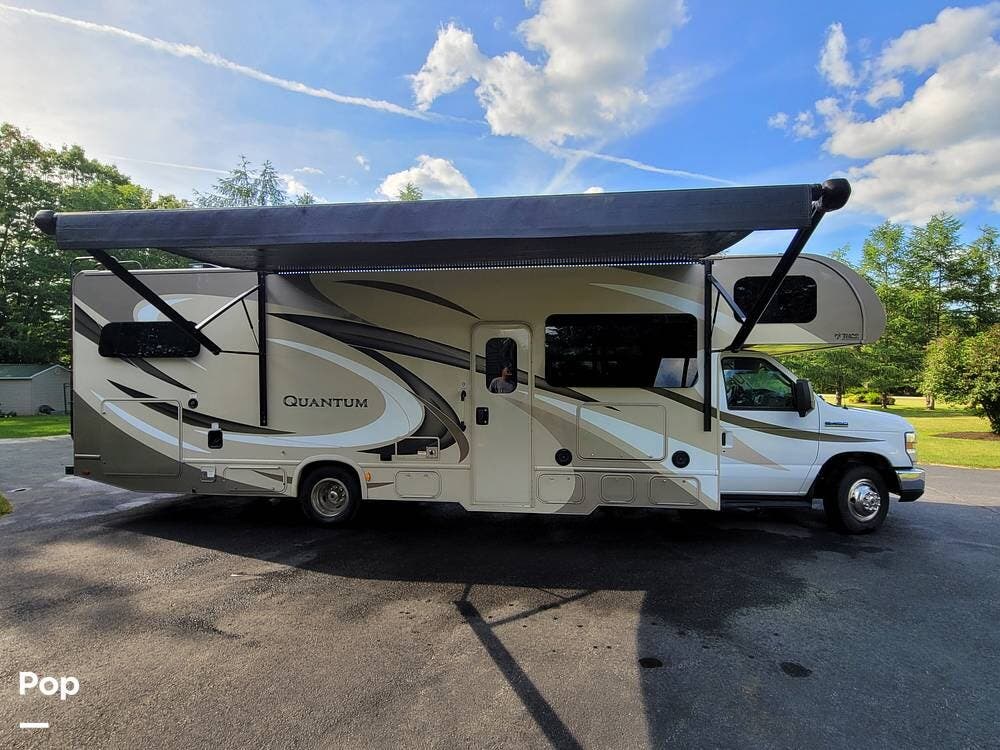 Call now about this 2018 Thor Motor Coach Quantum LF31! 2018 Thor Motor Coach Quantum LF31 - Used Class C For Sale by Pop RVs in Hermon, Maine features Slideout, Air Conditioning, Generator, Leveling Jacks, Awning