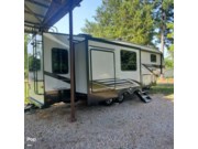 Call now about this 2020 Coachmen Chaparral 298RLS! 2020 Coachmen Chaparral 298RLS - Used Fifth Wheel For Sale by Pop RVs in Hot Springs National Park, Arkansas features Leveling Jacks, Air Conditioning, Awning, Slideout