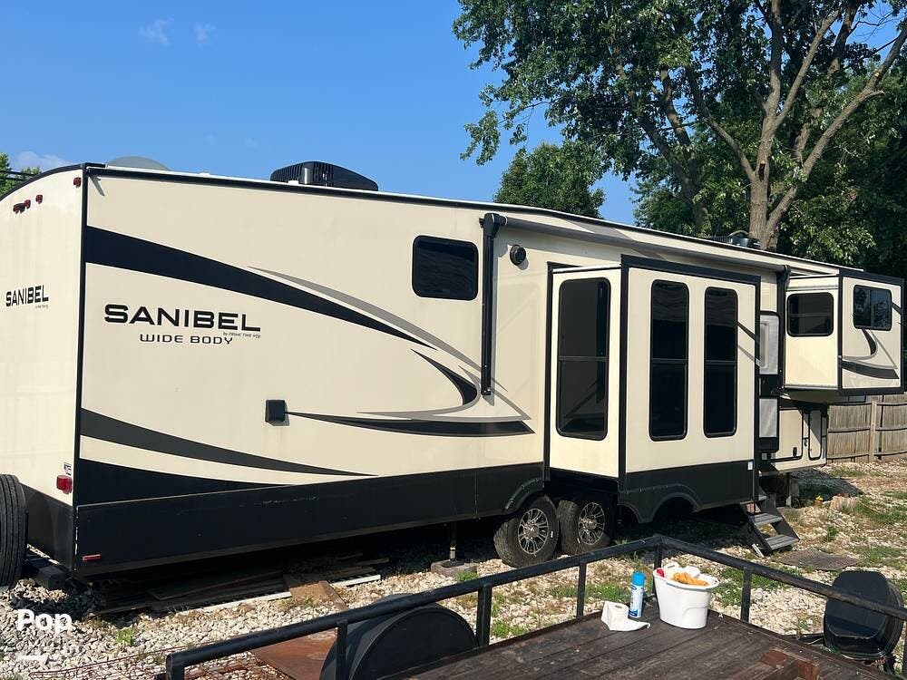 Contact us now about this 2022 Prime Time Sanibel 3802WB! 2022 Sanibel 3802WB by Prime Time from Pop RVs in Florissant, Missouri