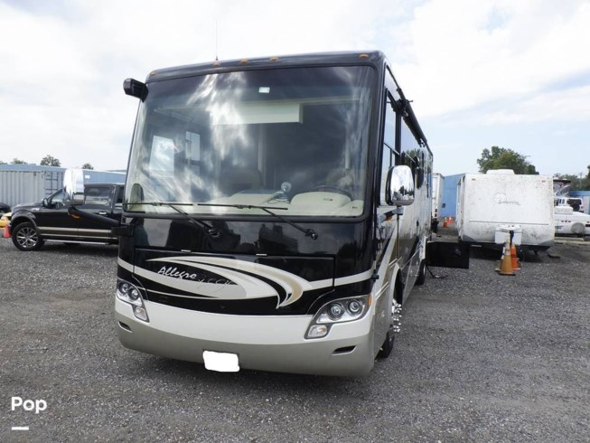 2014 Tiffin Allegro Breeze 32BR - Used Diesel Pusher For Sale by Pop RVs in White Marsh, Maryland