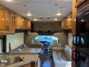 Call now about this 2018 Thor Motor Coach Quantum RS26! 2018 Thor Motor Coach Quantum RS26 - Used Class C For Sale by Pop RVs in Markham, Illinois features Generator, Awning, Air Conditioning, Slideout