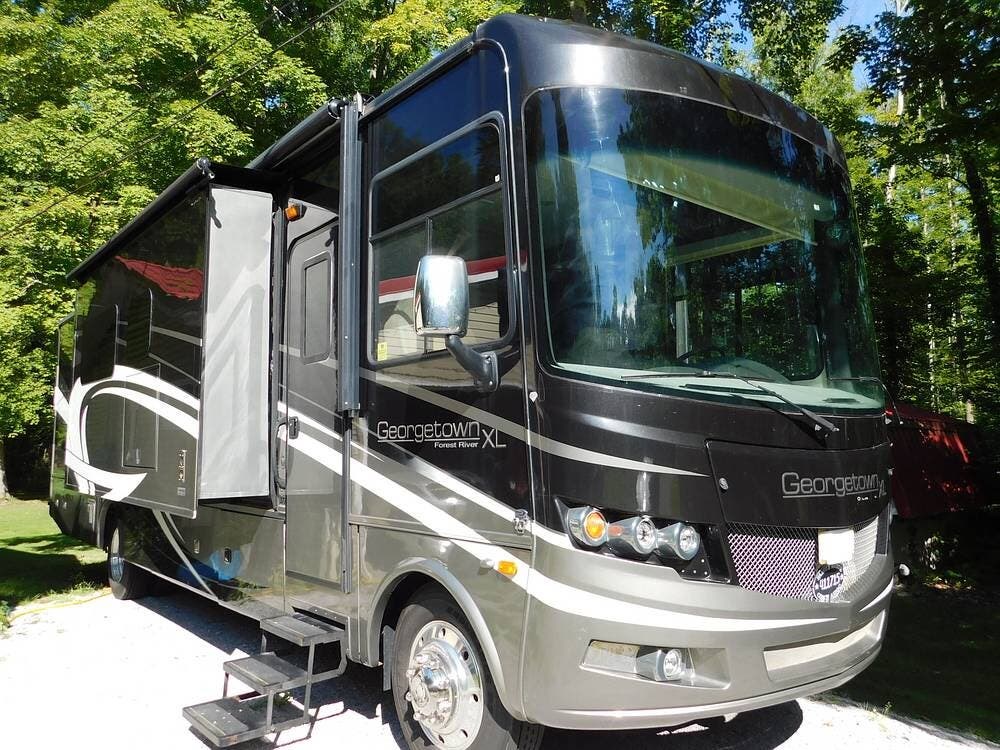 Call now about this 2015 Georgetown XL 377TS! 2015 Georgetown XL 377TS - Used Class A For Sale by Pop RVs in Cortland, Ohio features Leveling Jacks, Slideout, Awning, Air Conditioning, Generator