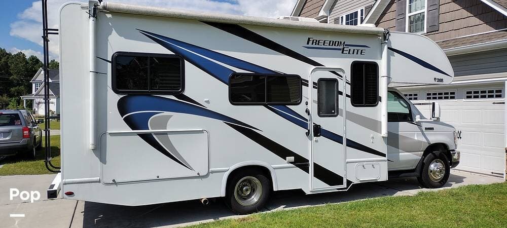 Call now about this 2019 Thor Motor Coach Freedom Elite 23H! 2019 Thor Motor Coach Freedom Elite 23H - Used Class C For Sale by Pop RVs in Clarksville, Iowa features Air Conditioning, Awning, Generator