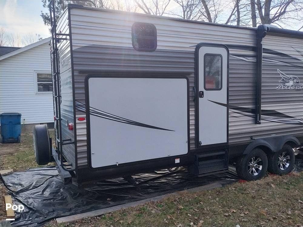 Contact us now about this 2021 Jayco Jay Flight 32BHDS! 2021 Jay Flight 32BHDS by Jayco from Pop RVs in Paw Paw, Michigan