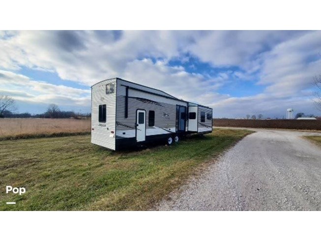 2020 Jayco Jay Flight Bungalow 40LOFT - Used Travel Trailer For Sale by Pop RVs in Plainfield, Indiana