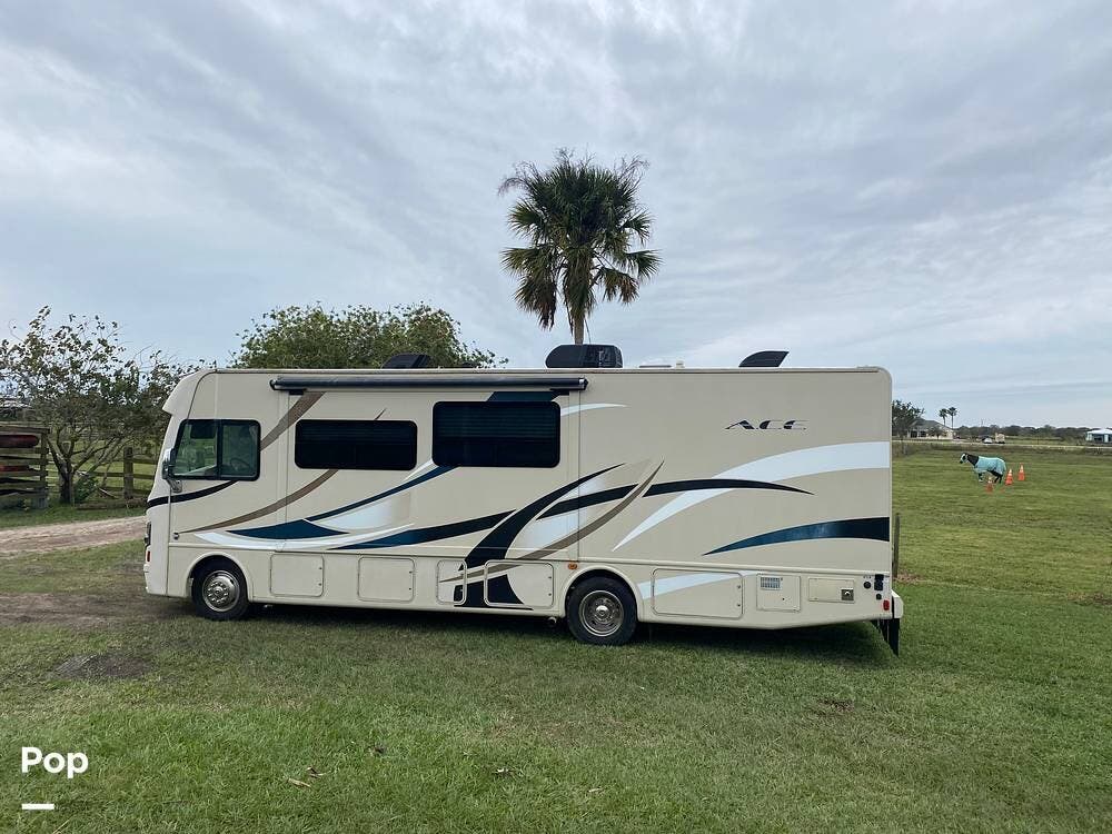 Call now about this 2017 Thor Motor Coach A.C.E. 30.1! 2017 Thor Motor Coach A.C.E. 30.1 - Used Class A For Sale by Pop RVs in Fort Pierce, Florida features Leveling Jacks, Generator, Slideout, Awning, Air Conditioning