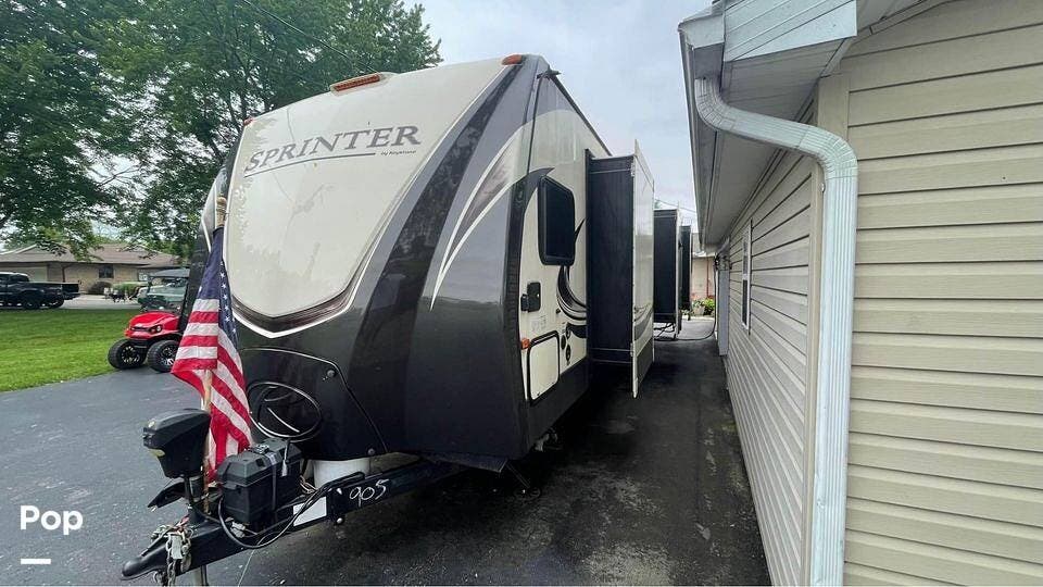 Call now about this 2017 Keystone Sprinter 332DEN! 2017 Keystone Sprinter 332DEN - Used Travel Trailer For Sale by Pop RVs in Lake Waynoka, Ohio features Leveling Jacks, Slideout, Air Conditioning, Awning
