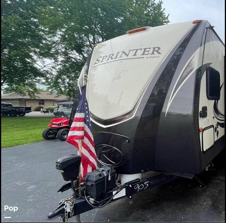 Contact us now about this 2017 Keystone Sprinter 332DEN! 2017 Sprinter 332DEN by Keystone from Pop RVs in Lake Waynoka, Ohio