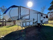 Call now about this 2021 Prime Time Crusader 305RLP! 2021 Prime Time Crusader 305RLP - Used Fifth Wheel For Sale by Pop RVs in Georgetown, Texas features Slideout, Awning, Air Conditioning, Leveling Jacks