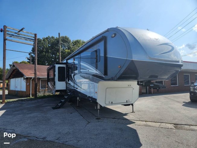 2017 Cardinal 3456RL by Forest River from Pop RVs in Bakersville, North Carolina
