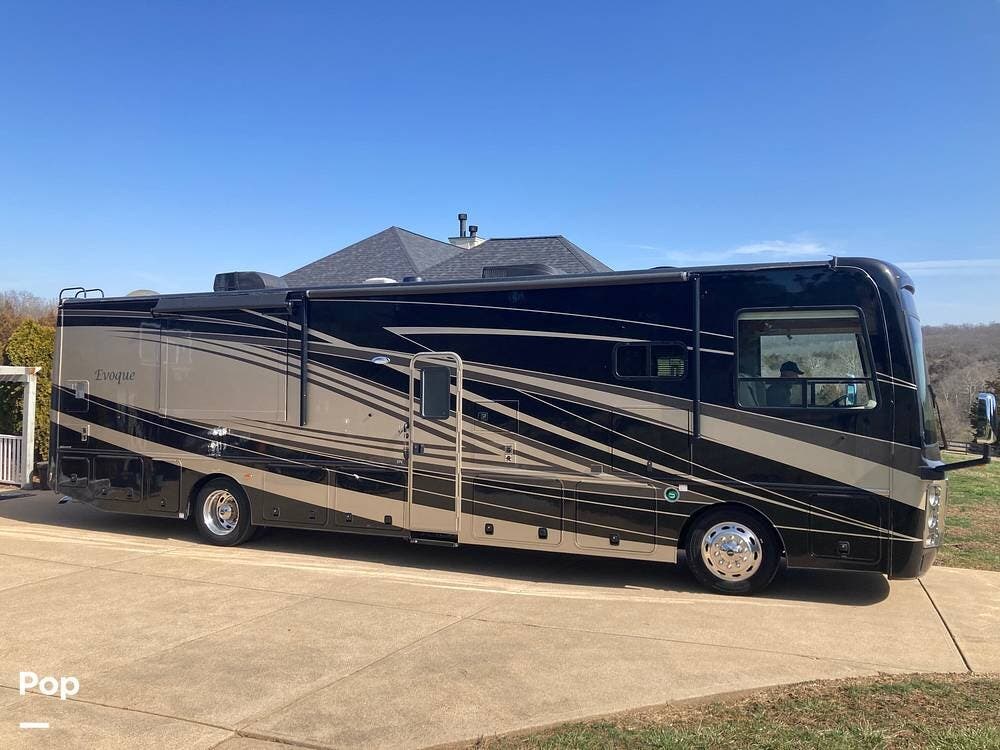 Call now about this 2020 Miscellaneous Evoque (by Nexus) 37E! 2020 Miscellaneous Evoque (by Nexus) 37E - Used Diesel Pusher For Sale by Pop RVs in De Soto, Missouri features Slideout, Awning, Generator, Air Conditioning