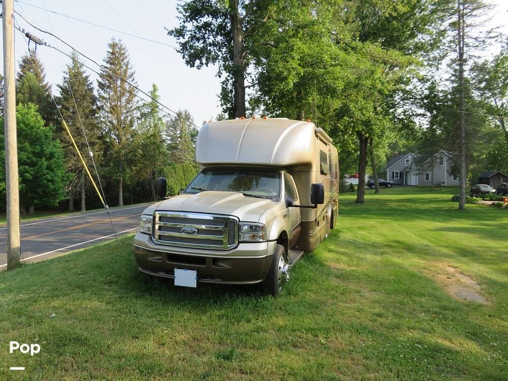 Used 2006 Dynamax Corp Isata IF310 available in Windsor, Connecticut