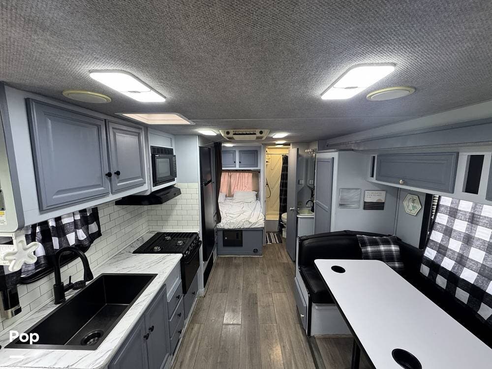 Call now about this 2011 Fleetwood Tioga Ranger 25G! 2011 Fleetwood Tioga Ranger 25G - Used Class C For Sale by Pop RVs in Huntsville, Alabama features Awning, Generator, Air Conditioning, Slideout