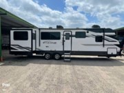 Call now about this 2022 Grand Design Imagine 3100RD! 2022 Grand Design Imagine 3100RD - Used Travel Trailer For Sale by Pop RVs in Willis, Texas features Air Conditioning, Awning, Slideout, Leveling Jacks