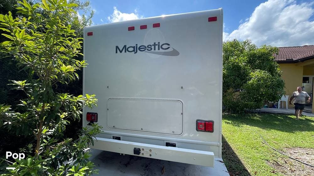 Used 2012 Four Winds Majestic 28A available in Miami, Florida
