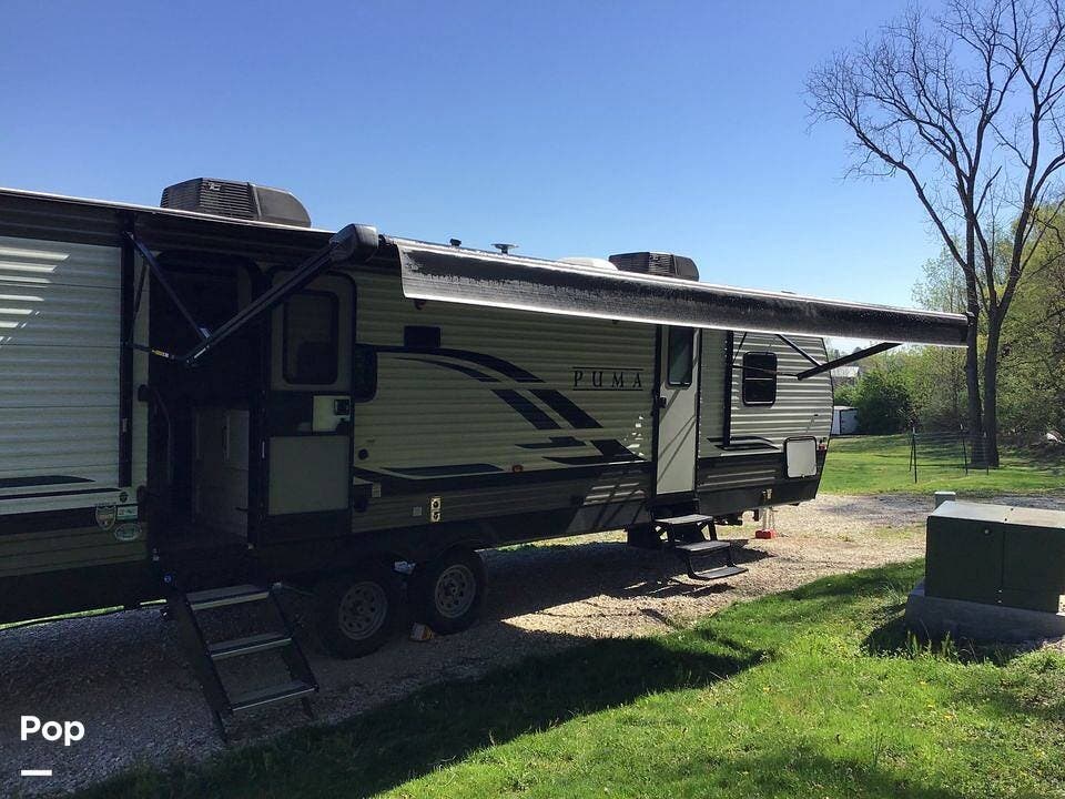 Call now about this 2021 Palomino Puma 28BHSS2! 2021 Palomino Puma 28BHSS2 - Used Travel Trailer For Sale by Pop RVs in Bloomington, Indiana features Awning, Slideout, Leveling Jacks, Air Conditioning