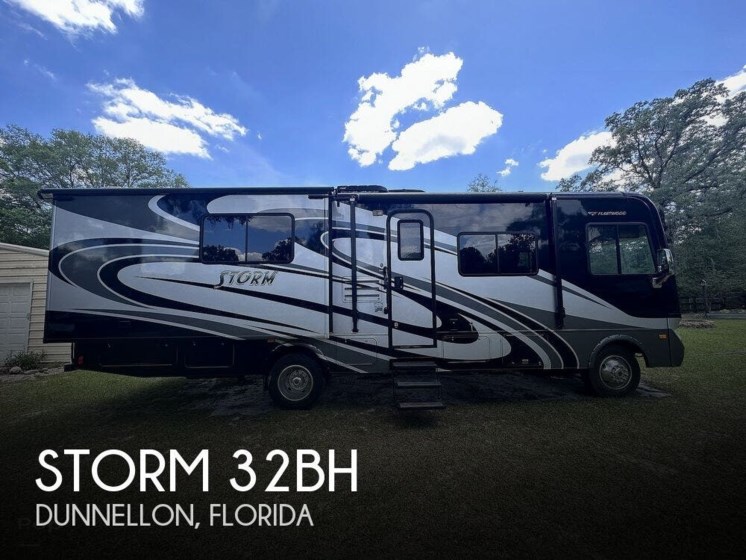 Used 2013 Fleetwood Storm 32BH available in Dunnellon, Florida
