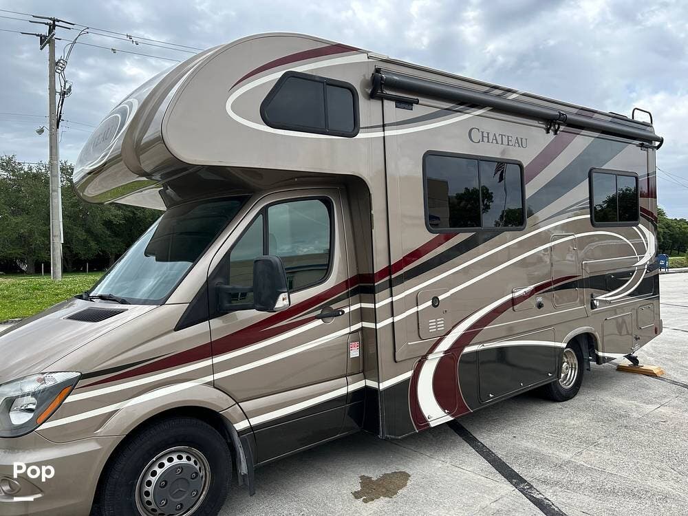 Call now about this 2019 Thor Motor Coach Chateau 24BL! 2019 Thor Motor Coach Chateau 24BL - Used Class C For Sale by Pop RVs in Fort Lauderdale, Florida features Slideout, Air Conditioning, Generator, Awning