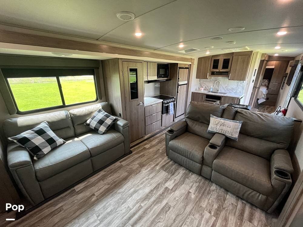 Call now about this 2021 Grand Design Imagine 3100RD! 2021 Grand Design Imagine 3100RD - Used Travel Trailer For Sale by Pop RVs in Sulphur, Louisiana features Awning, Slideout, Air Conditioning