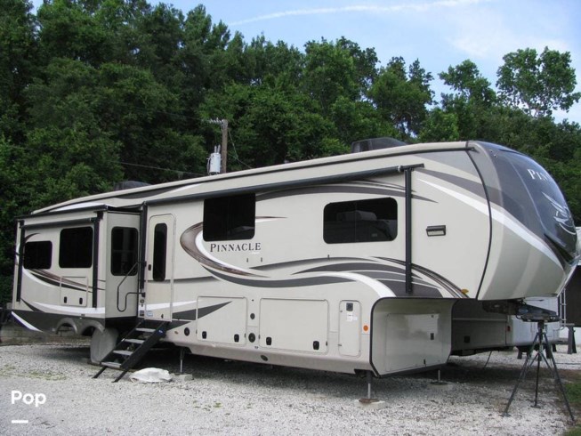 2020 Jayco Pinnacle M-37 MDQS - Used Fifth Wheel For Sale by Pop RVs in New Smyrna Beach, Florida