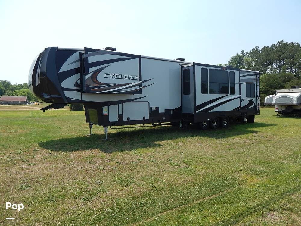 Contact us now about this 2017 Heartland Cyclone 4100 KING! 2017 Cyclone 4100 KING by Heartland from Pop RVs in Faulkner, Maryland
