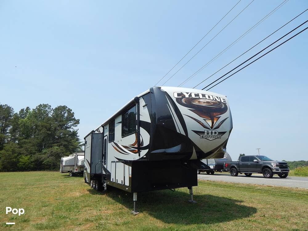 Call now about this 2017 Heartland Cyclone 4100 KING! 2017 Heartland Cyclone 4100 KING - Used Toy Hauler For Sale by Pop RVs in Faulkner, Maryland features Air Conditioning, Slideout, Generator, Leveling Jacks