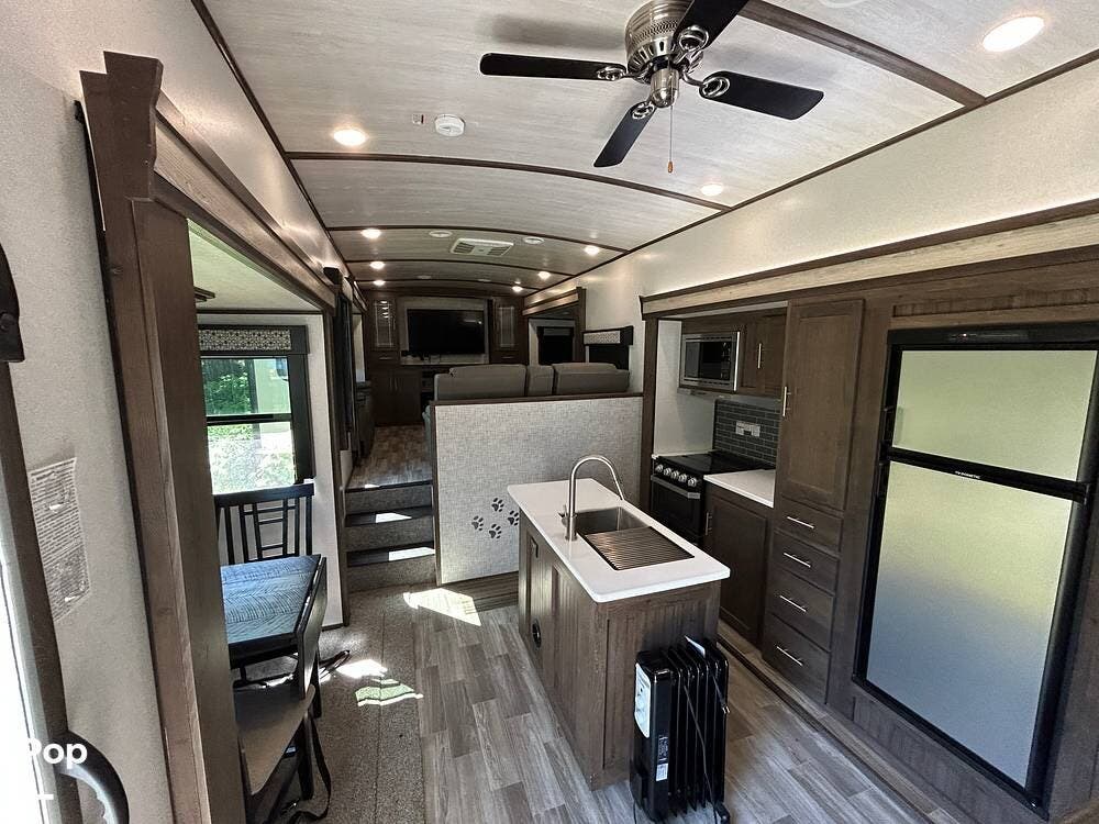 Call now about this 2020 Forest River Heritage Glen 372RD! 2020 Forest River Heritage Glen 372RD - Used Fifth Wheel For Sale by Pop RVs in Deer Park, Washington features Slideout, Leveling Jacks, Air Conditioning, Awning