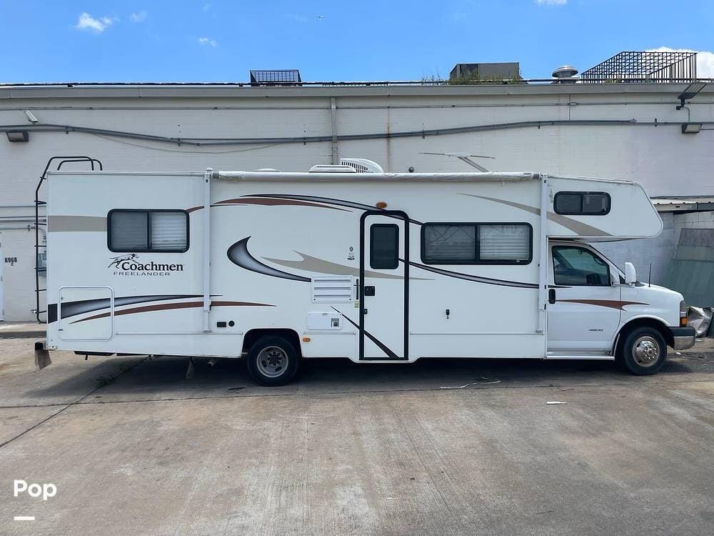 Contact us now about this 2014 Coachmen Freelander 28QB! 2014 Freelander 28QB by Coachmen from Pop RVs in Houston, Texas