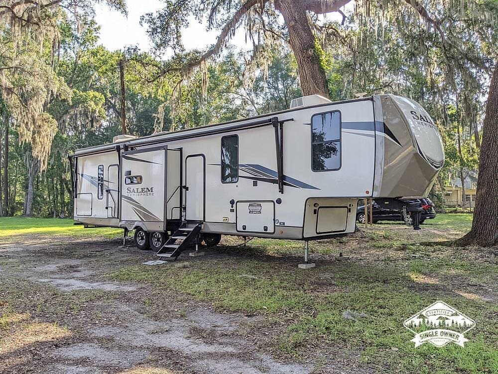 Call now about this 2022 Forest River Salem Hemisphere 353BED! 2022 Forest River Salem Hemisphere 353BED - Used Fifth Wheel For Sale by Pop RVs in Tampa, Florida features Air Conditioning, Awning, Leveling Jacks, Slideout
