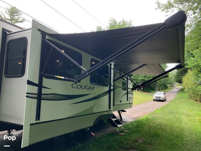 2022 Cougar 33RLI by Keystone from Pop RVs in North Branford, Connecticut