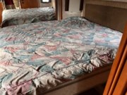 Call now about this 2012 Winnebago Journey 40U! 2012 Winnebago Journey 40U - Used Diesel Pusher For Sale by Pop RVs in Tifton, Georgia features Leveling Jacks, Air Conditioning, Generator, Awning, Slideout