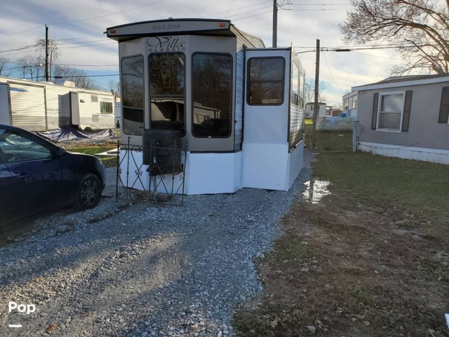 2019 Forest River Salem Villa 353FLFB - Used Travel Trailer For Sale by Pop RVs in Bedford, Indiana