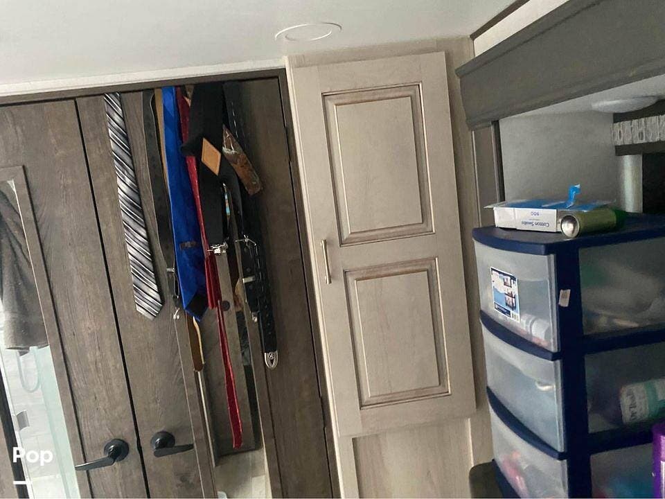 Call now about this 2022 Alliance RV Paradigm 370FB! 2022 Alliance RV Paradigm 370FB - Used Fifth Wheel For Sale by Pop RVs in San Antonio, Texas features Leveling Jacks, Air Conditioning, Slideout, Awning