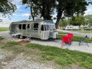 Contact us now about this 2019 Airstream Flying Cloud 30FB Bunk! 2019 Flying Cloud 30FB Bunk by Airstream from Pop RVs in Wilson, Oklahoma