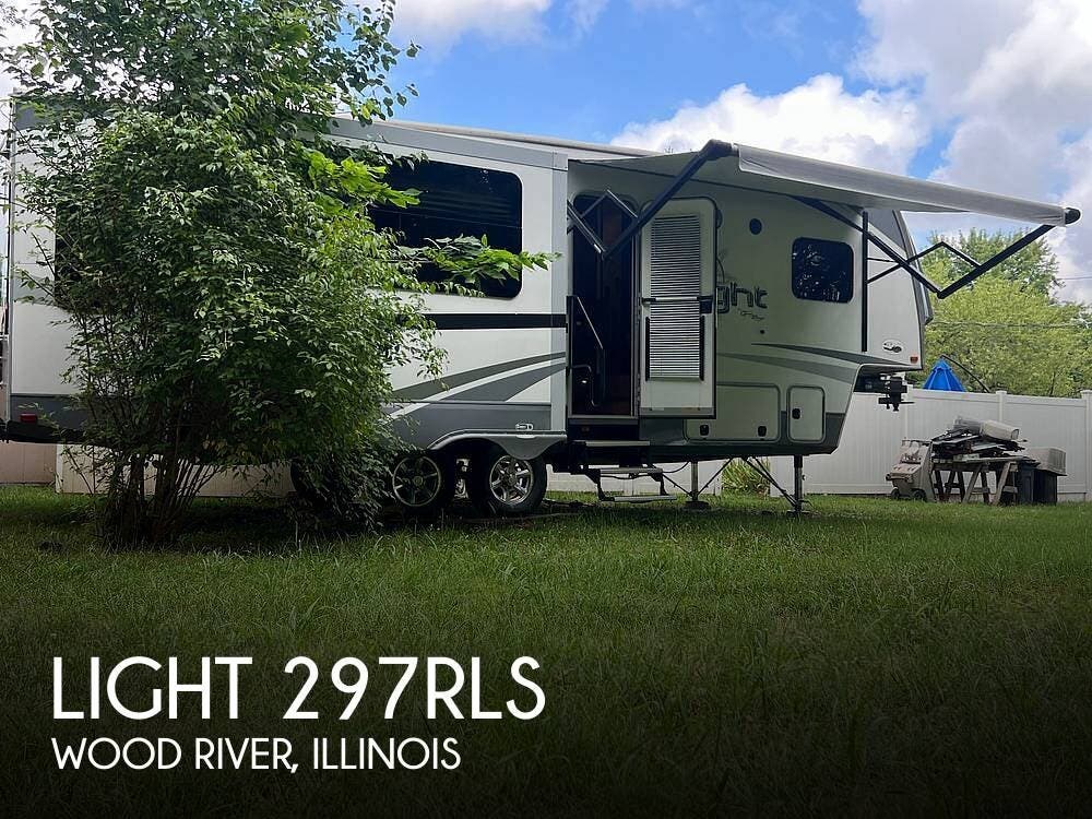 Email now about this 2017 Highland Ridge Light 297RLS! Used 2017 Highland Ridge Light 297RLS available in Wood River, Illinois