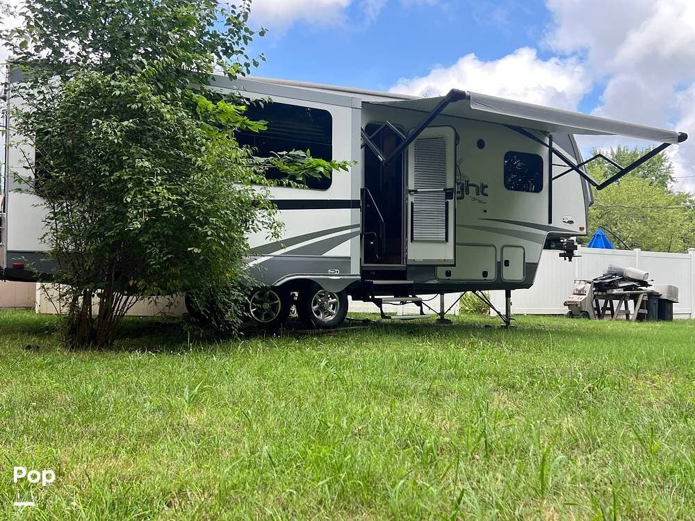 Call now about this 2017 Highland Ridge Light 297RLS! 2017 Highland Ridge Light 297RLS - Used Fifth Wheel For Sale by Pop RVs in Wood River, Illinois features Leveling Jacks, Slideout, Air Conditioning, Awning