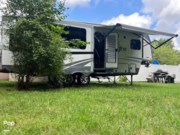 Call now about this 2017 Highland Ridge Light 297RLS! 2017 Highland Ridge Light 297RLS - Used Fifth Wheel For Sale by Pop RVs in Wood River, Illinois features Leveling Jacks, Slideout, Air Conditioning, Awning