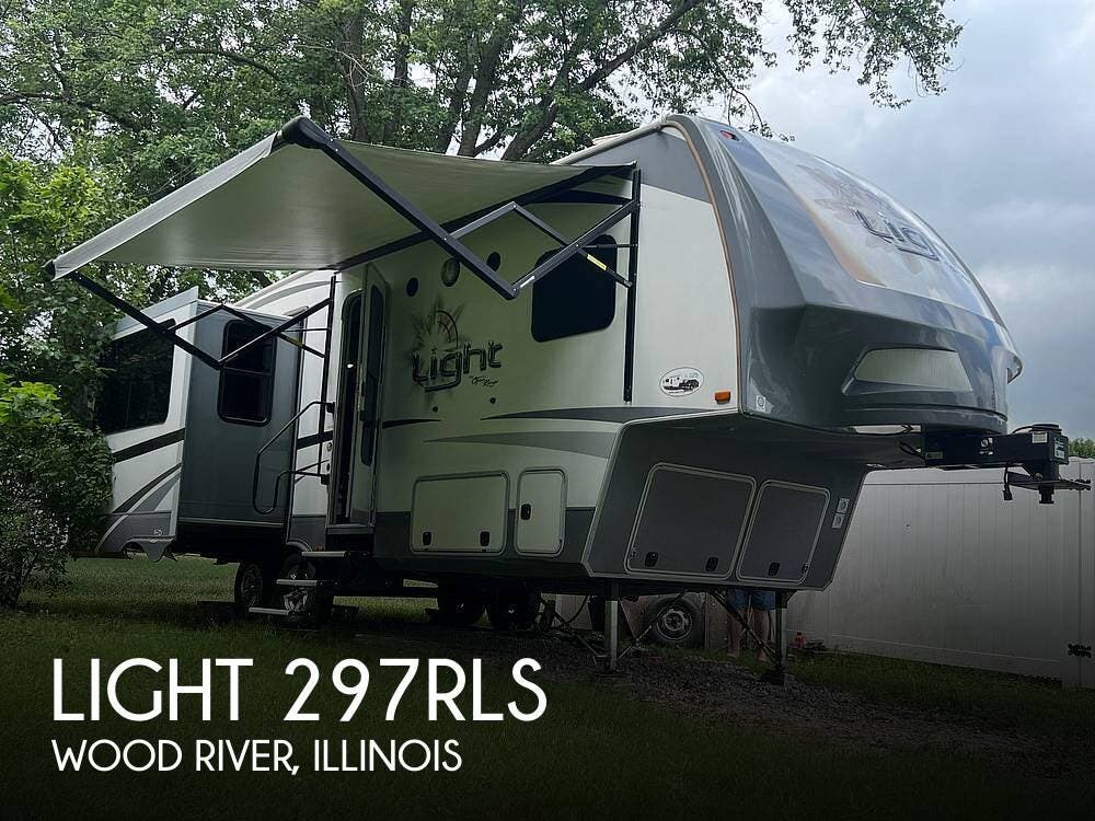 Email now about this 2017 Highland Ridge Light 297RLS! Used 2017 Highland Ridge Light 297RLS available in Wood River, Illinois