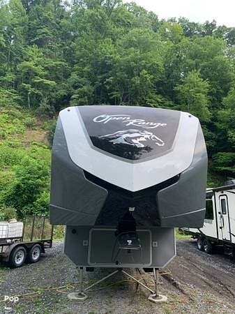 Call now about this 2018 Highland Ridge Open Range 3X427BHS! 2018 Highland Ridge Open Range 3X427BHS - Used Fifth Wheel For Sale by Pop RVs in Pound, Virginia features Leveling Jacks, Air Conditioning, Slideout, Awning