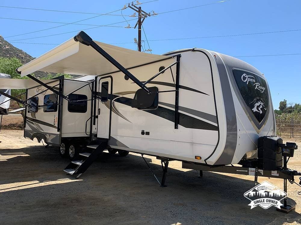 Call now about this 2022 Highland Ridge Open Range 338BHS! 2022 Highland Ridge Open Range 338BHS - Used Travel Trailer For Sale by Pop RVs in Temecula, California features Awning, Slideout, Air Conditioning