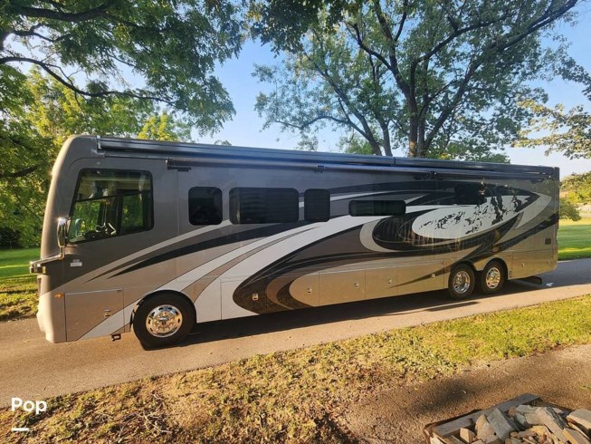 2022 Fleetwood Discovery LXE 44S - Used Diesel Pusher For Sale by Pop RVs in Westminster, Maryland