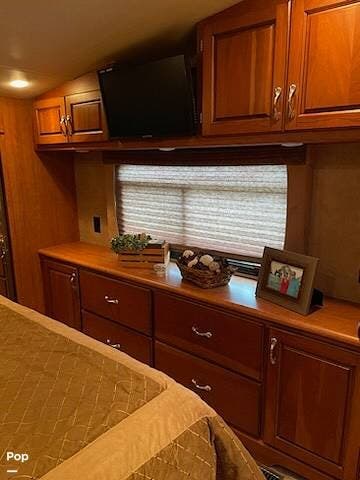 2010 Carriage Cameo 36FWS - Used Fifth Wheel For Sale by Pop RVs in Des Moines, Iowa