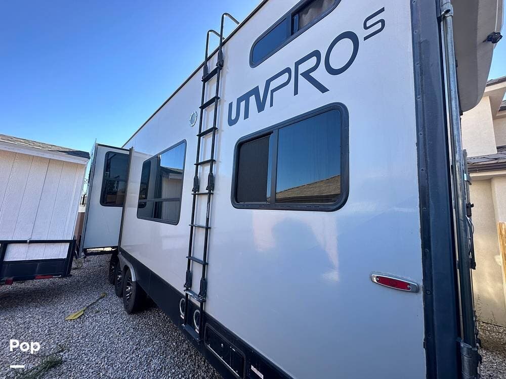 Call now about this 2016 Eclipse Attitude 33G2S! 2016 Eclipse Attitude 33G2S - Used Toy Hauler For Sale by Pop RVs in St George, Utah features Slideout, Generator, Leveling Jacks, Air Conditioning