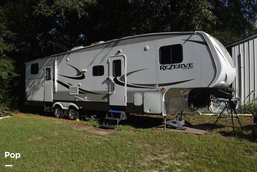 Call now about this 2015 CrossRoads Rezerve 31BH! 2015 CrossRoads Rezerve 31BH - Used Fifth Wheel For Sale by Pop RVs in Lynn Haven, Florida features Air Conditioning, Awning, Slideout, Leveling Jacks