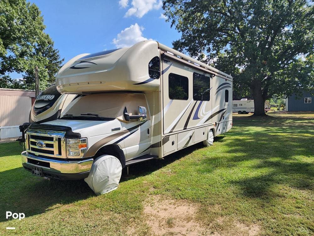Call now about this 2018 Fleetwood Jamboree 31U! 2018 Fleetwood Jamboree 31U - Used Class C For Sale by Pop RVs in Colon, Michigan features Generator, Slideout, Leveling Jacks, Air Conditioning, Awning
