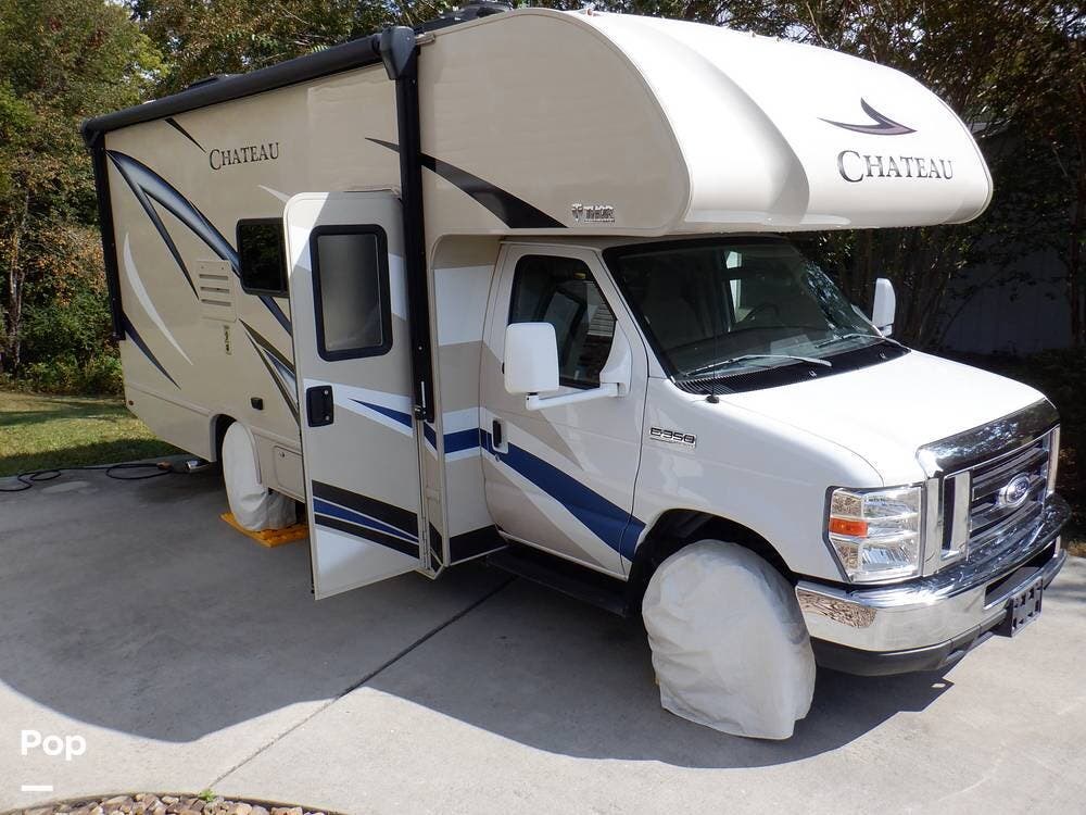 Call now about this 2019 Thor Motor Coach Chateau 22B! 2019 Thor Motor Coach Chateau 22B - Used Class C For Sale by Pop RVs in Knoxville, Tennessee features Leveling Jacks, Awning, Air Conditioning, Slideout, Generator